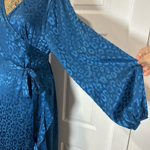 Chic Long Sleeve Blue Leopard Dress - Picture 2 of 8